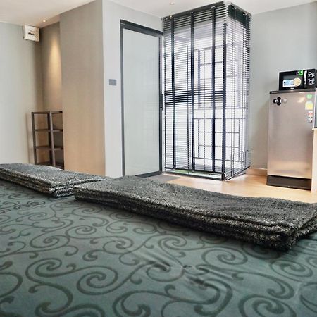 Silom Soi 3 Hash Apartment Hip And Funky With Rooftop View 방콕 외부 사진