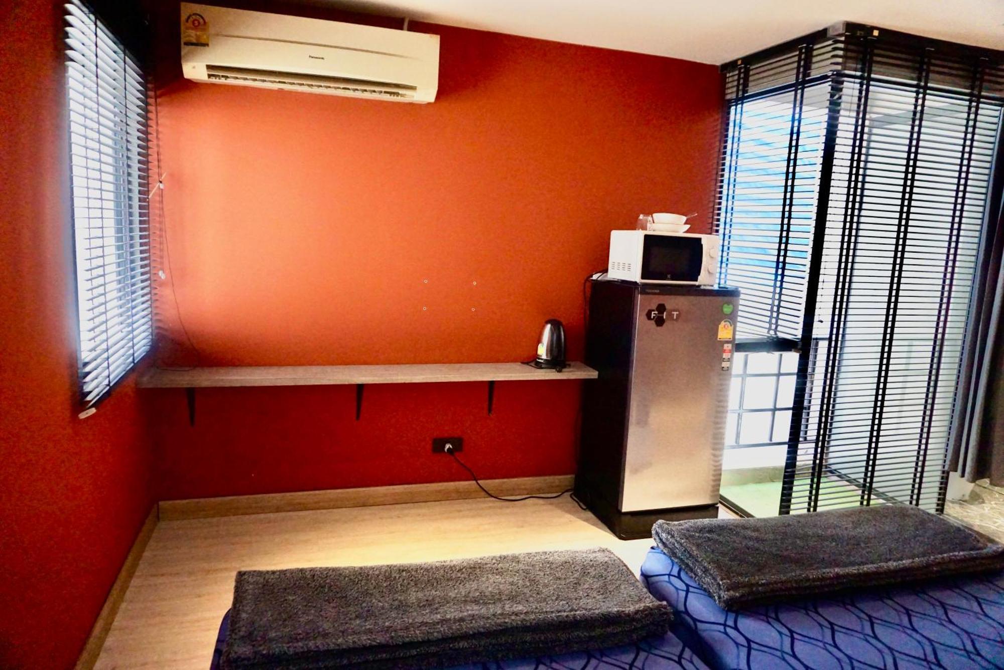 Silom Soi 3 Hash Apartment Hip And Funky With Rooftop View 방콕 외부 사진