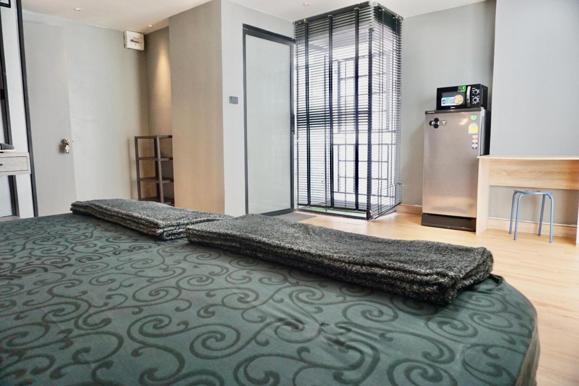 Silom Soi 3 Hash Apartment Hip And Funky With Rooftop View 방콕 외부 사진